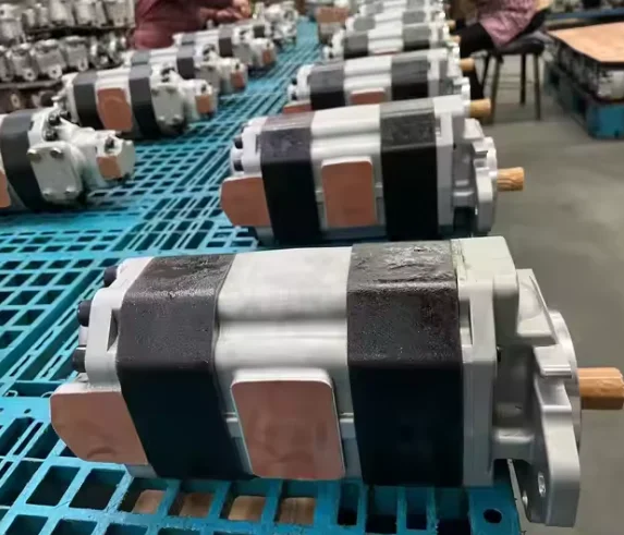 Hydraulic Gear Pump 705-95-07100 Oil Pump 705-95-07100 705-95-07100 705-95-03020 705-95-05140