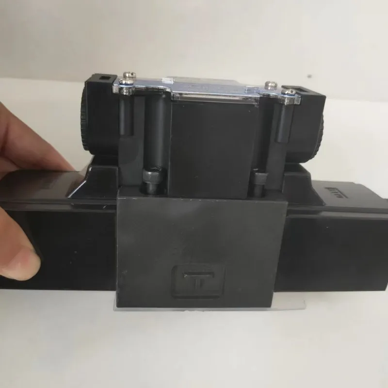 DG4V Series Hydraulic Valve DG4V-3-1BL-M-P7-H-7-52 DG4V-3-22AL-M-P7-H-7-52 DG4V-3-22AL-M-P7-H-7-52 Solenoid Valve